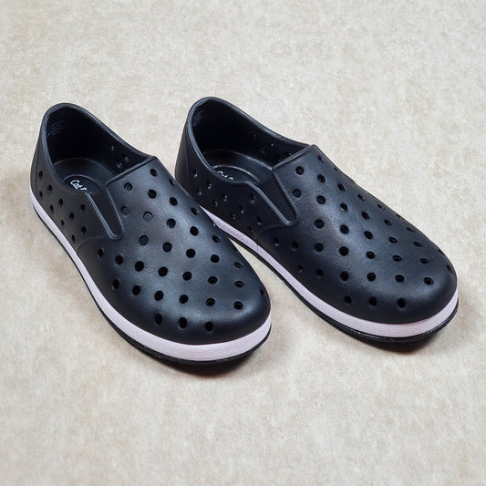Cat Jack Boys Water Shoes Black Size 1 Used, side view